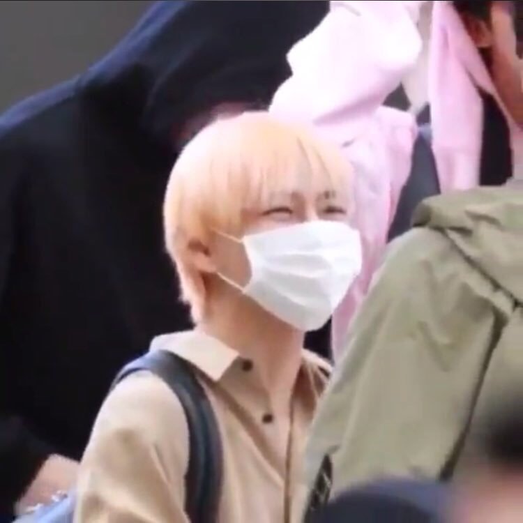 렬루 열심히 모아본 뷔가 마스크 쓰고 사랑스러움 뿜어낼 때😊 | 인스티즈