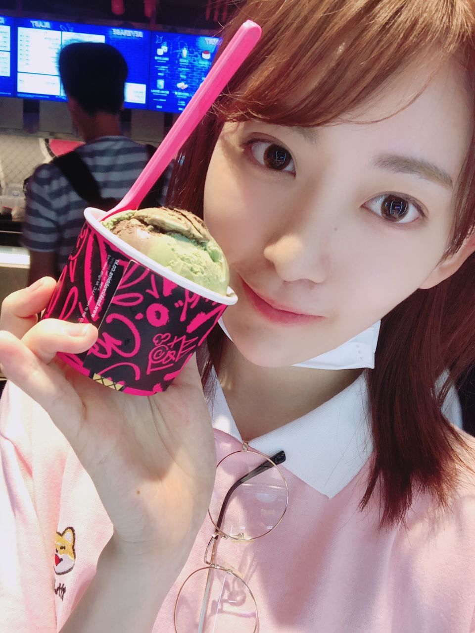 뭐야 사쿠라 동글이 안경 있는데??? | 인스티즈