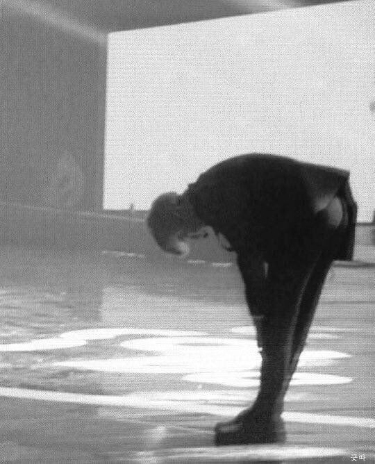 이 분 (?) 진짜 90도로 인사한다 | 인스티즈