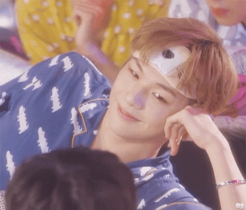 ㄱ 이게 단순 형아 보는 눈빛일리가 업자나... | 인스티즈