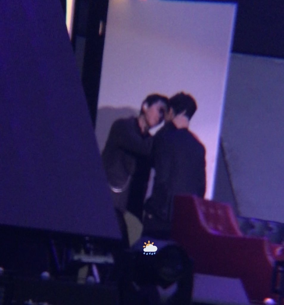 ㄱ 콘서트에서 키스 퍼포먼스하는거 최고다.. | 인스티즈