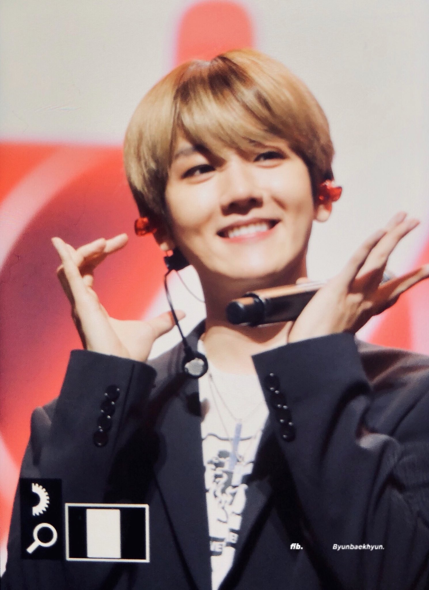 변백현 프리뷰 저장하고있는데 다 같은포즈 다른각도 ㅋㅋㅋㅋㅋㅋㅋ | 인스티즈