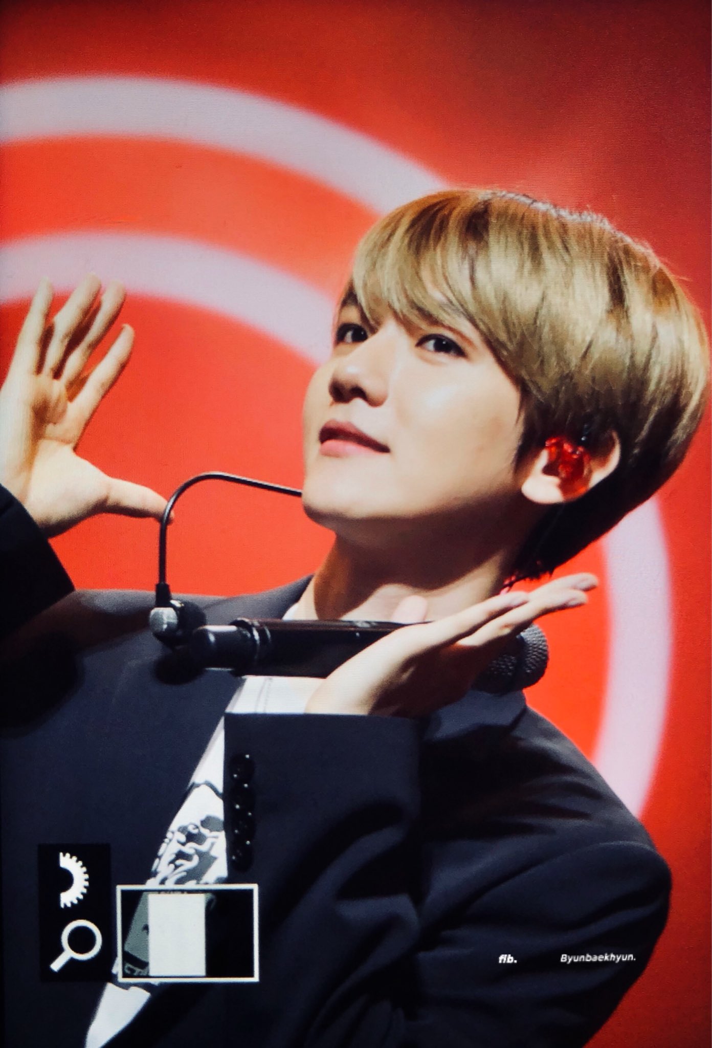 변백현 프리뷰 저장하고있는데 다 같은포즈 다른각도 ㅋㅋㅋㅋㅋㅋㅋ | 인스티즈