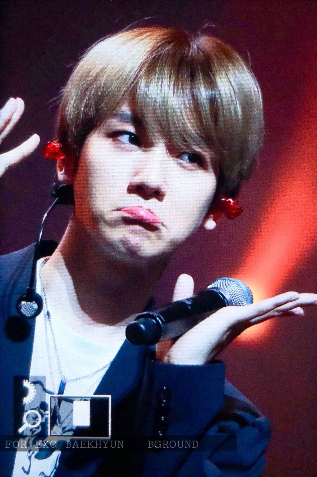 변백현 프리뷰 저장하고있는데 다 같은포즈 다른각도 ㅋㅋㅋㅋㅋㅋㅋ | 인스티즈