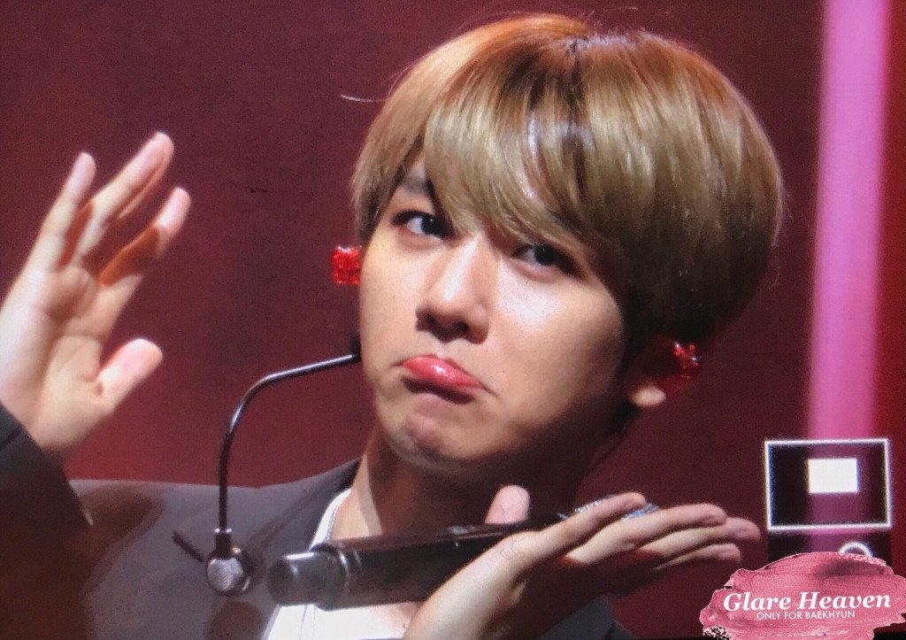 변백현 프리뷰 저장하고있는데 다 같은포즈 다른각도 ㅋㅋㅋㅋㅋㅋㅋ | 인스티즈