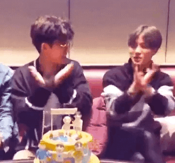 아이콘 호감익이면 어제 3살잔치 브이앱한거 꼭봤으면좋겠당🌝 | 인스티즈