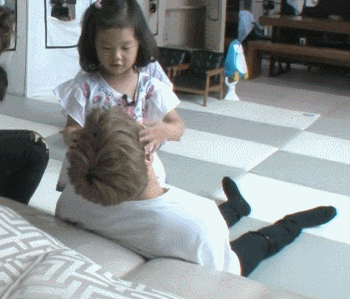 강다니엘 머리채 놔주세요!!! | 인스티즈