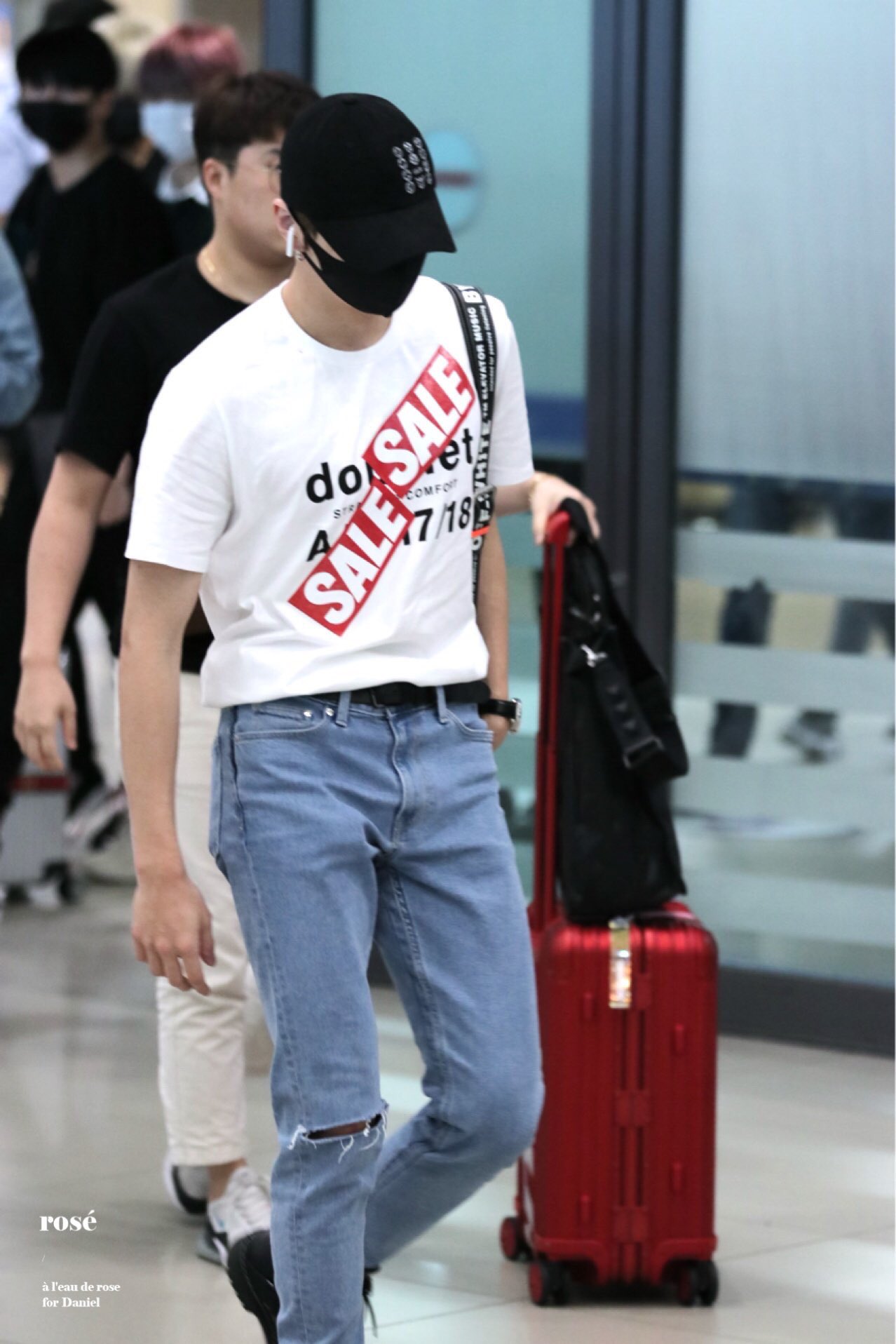 강다니엘 입출국 사복 선정도 발리는나, 비정상인가요? | 인스티즈