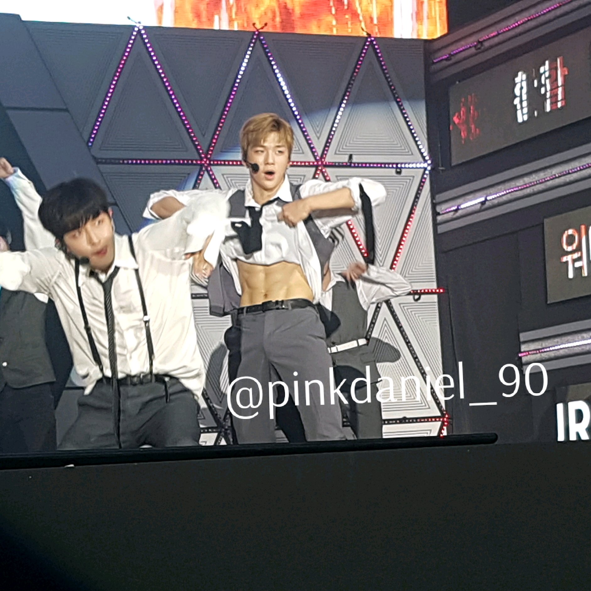 머? 코룽이 배 방구를 한다고? | 인스티즈