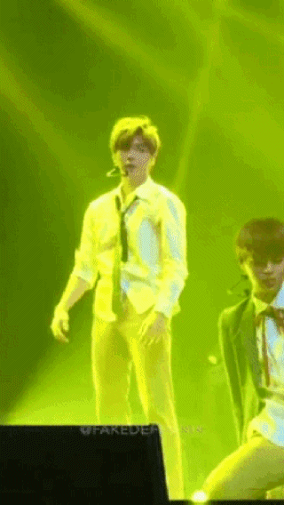 문짝만한 강다니엘 | 인스티즈