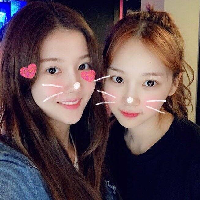 권은비 김채원 셀카 | 인스티즈