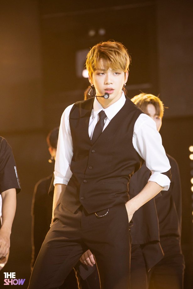 강다니엘 베스트 핏 쩌는거 보쉴???? | 인스티즈