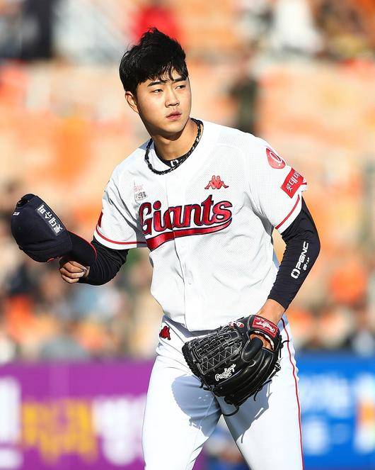 나 어릴땐 야구선수 얼빠라 그러면 이상한 사람 취급 받았는데 요즘은 | 인스티즈