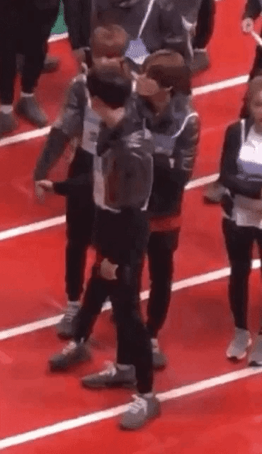 해찬이는 맨앞 부담스러운데 형들이 하래ㅠㅠ ㅋㅋㅋㅋㅋ | 인스티즈