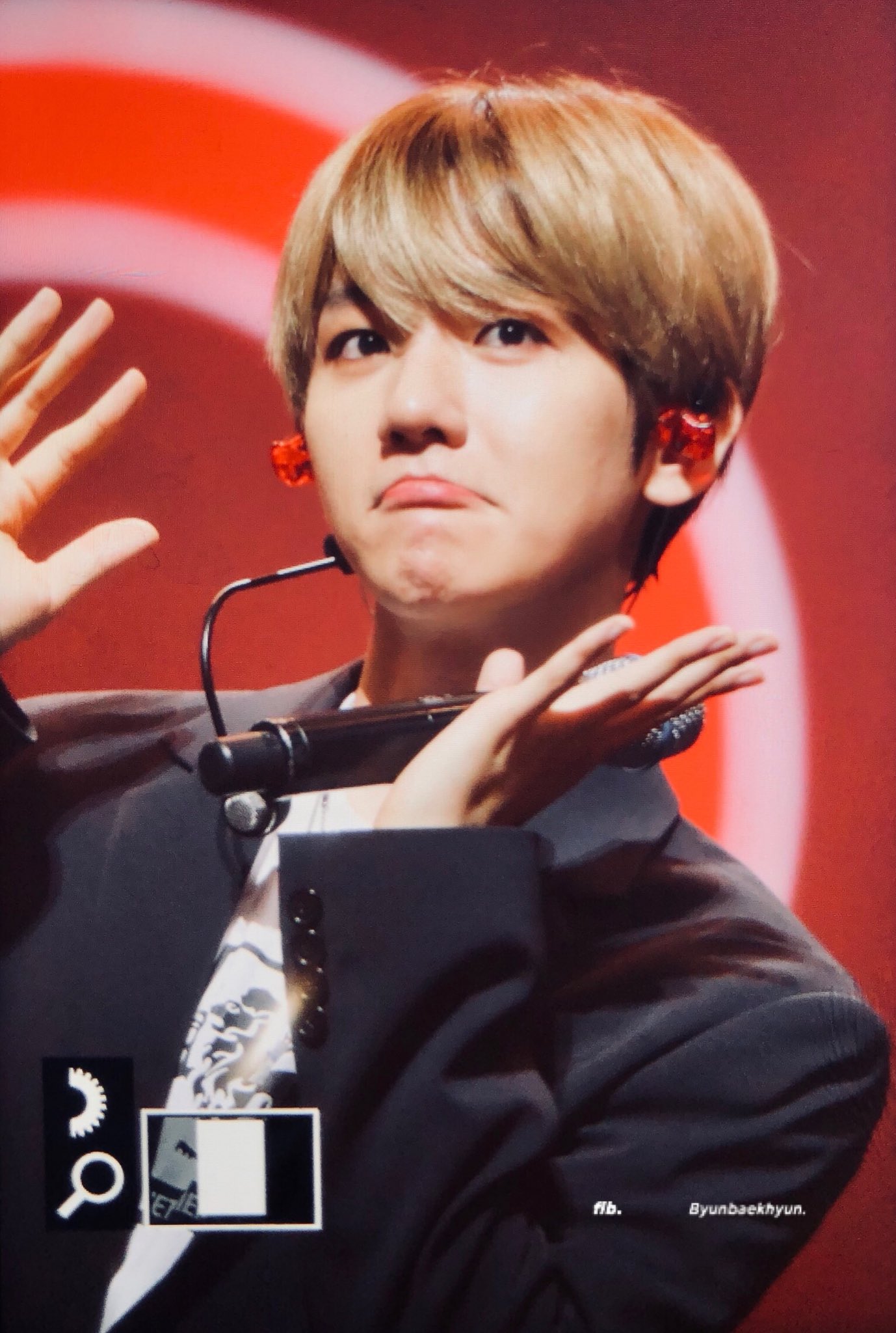 변백현 프리뷰 저장하고있는데 다 같은포즈 다른각도 ㅋㅋㅋㅋㅋㅋㅋ | 인스티즈