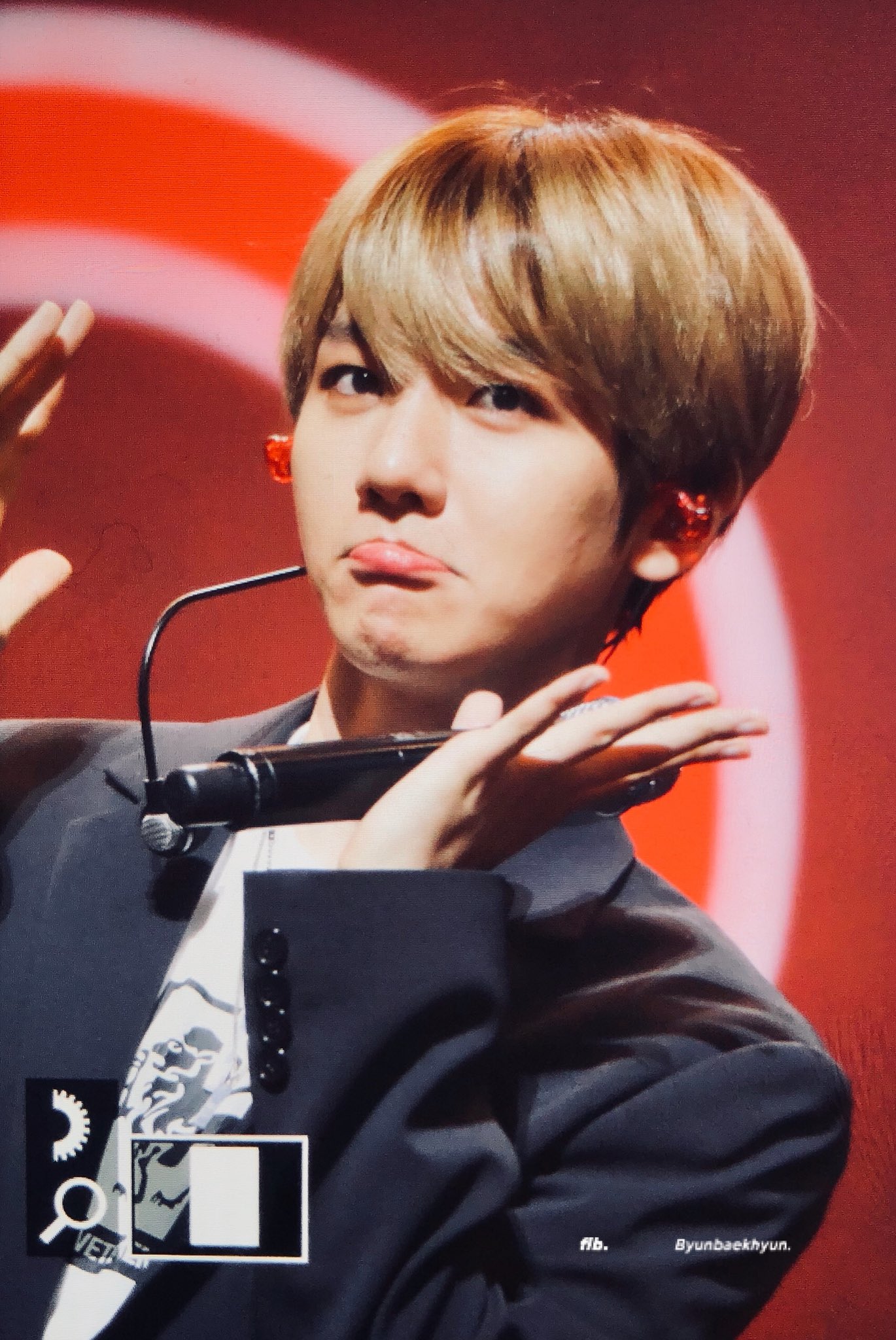 변백현 프리뷰 저장하고있는데 다 같은포즈 다른각도 ㅋㅋㅋㅋㅋㅋㅋ | 인스티즈