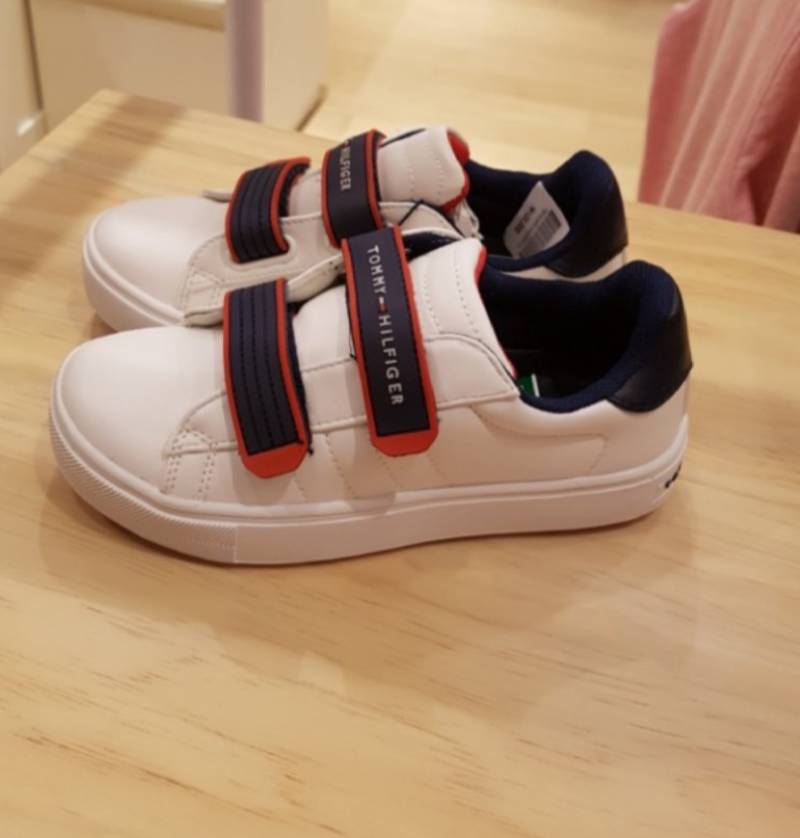 타미힐피거 운동화인데 디자인 이상해,,,?ㅋㅋ | 인스티즈