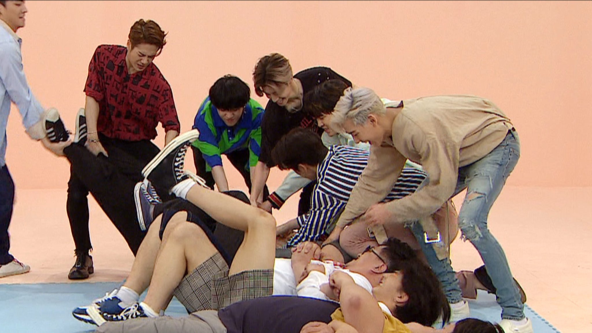 스트레이 키즈 팬들아 아이돌룸 사진 더 가져왔당 ! | 인스티즈