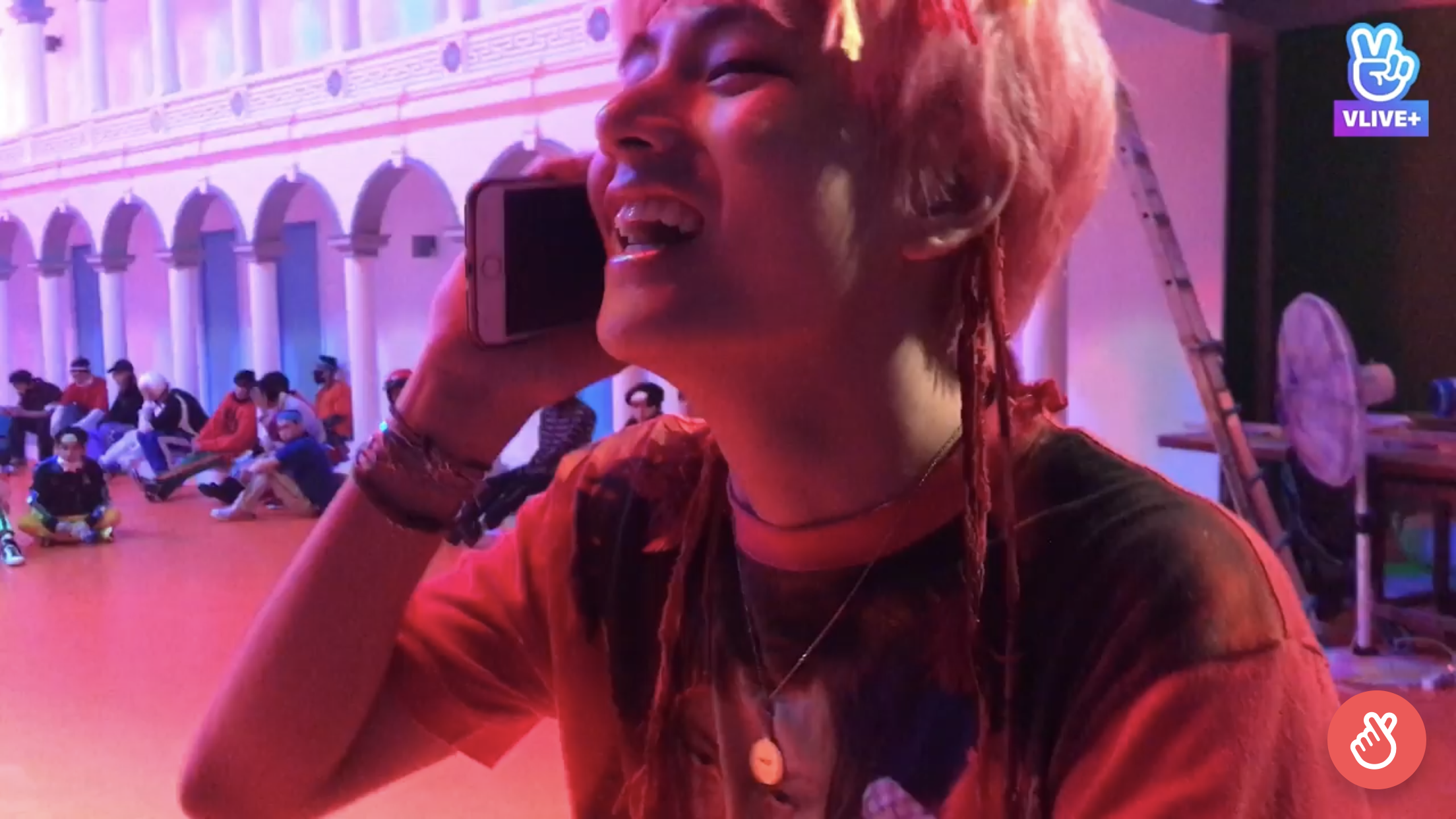 방탄 뷔 소속사에 전화 거는데 발상이 너무 귀여운 거 아니닠ㅋㅋ | 인스티즈