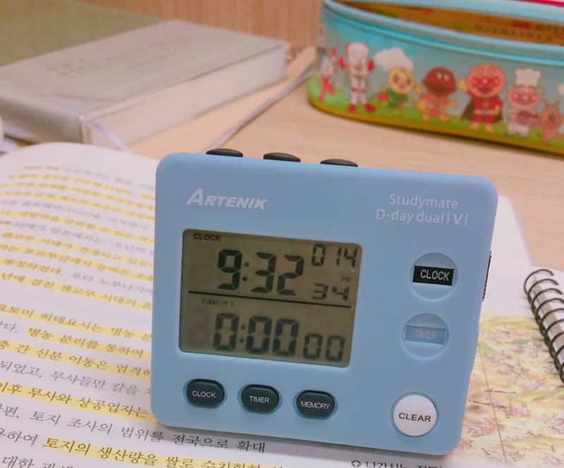 다들 내 공책이랑 스탑워치 보고가라아악~!~!~! | 인스티즈