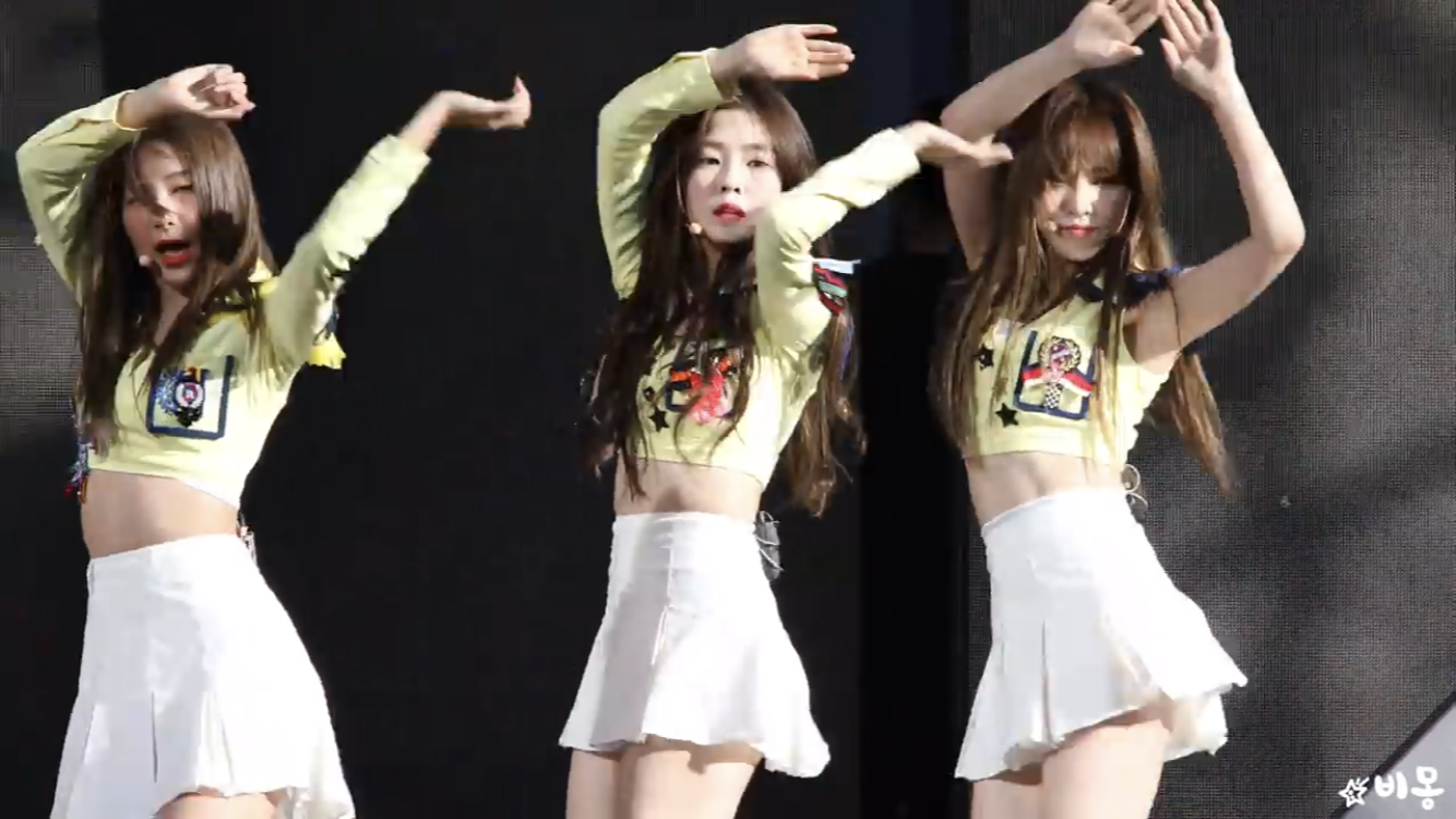 아이린이랑 웬디랑 키도 비슷한데 왜 아이린이 더 치마가 짧은거 같지 | 인스티즈