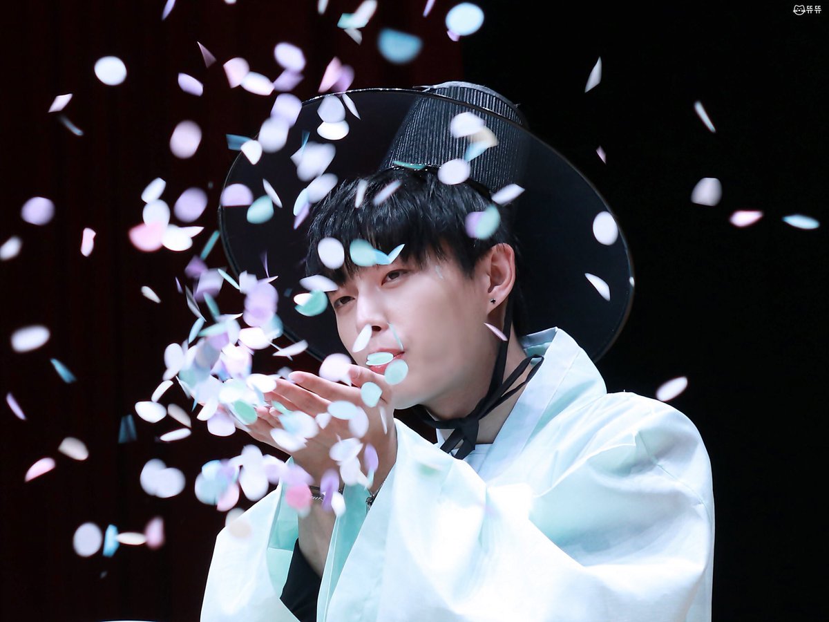 김용국 일생일대 처음이자 마지막으로 꽃가루 이쁘게 불었는데 선풍깈ㅋㅋㅋㅋㅋㅋㅋㅋ | 인스티즈