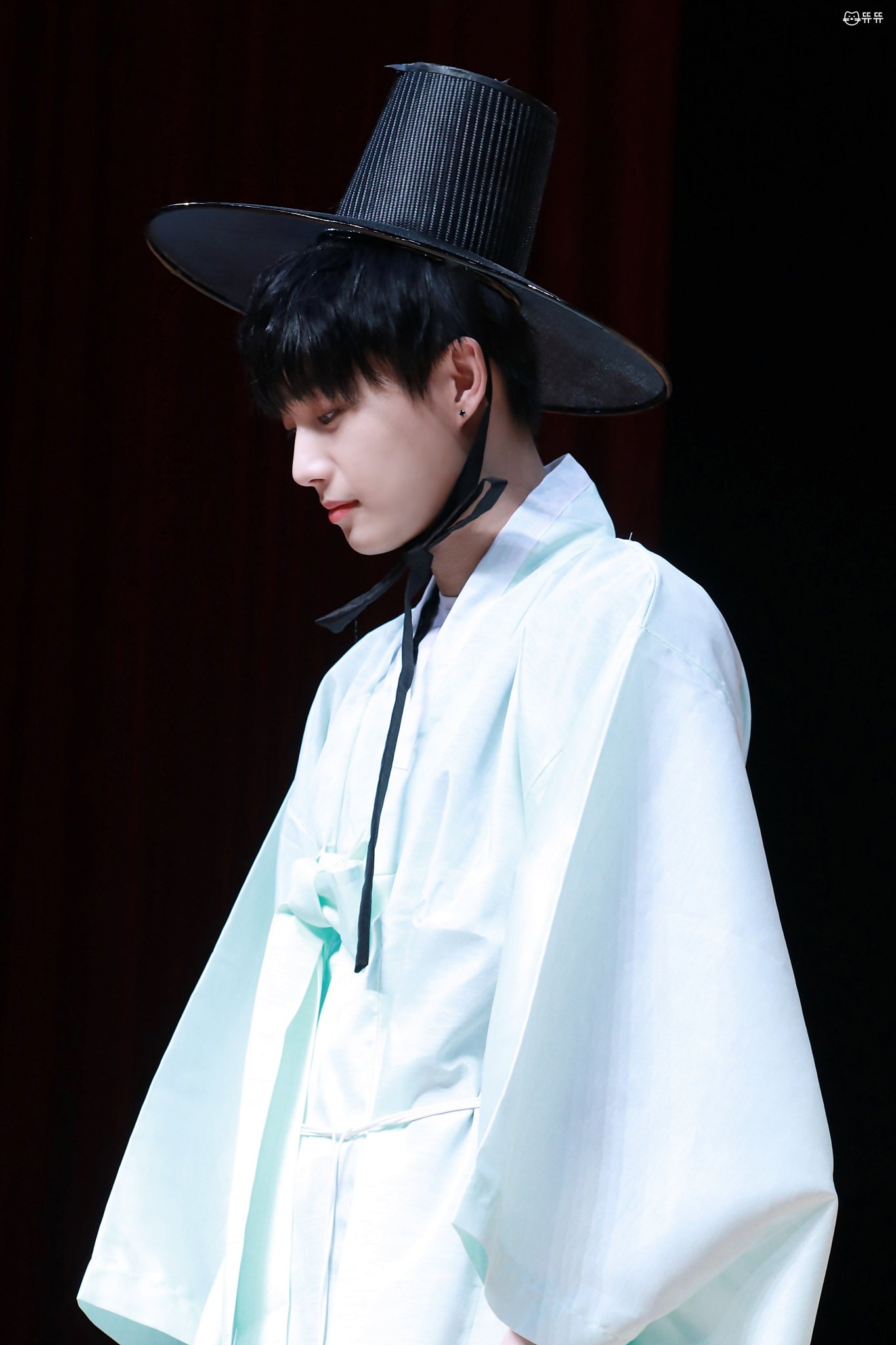 김용국 일생일대 처음이자 마지막으로 꽃가루 이쁘게 불었는데 선풍깈ㅋㅋㅋㅋㅋㅋㅋㅋ | 인스티즈