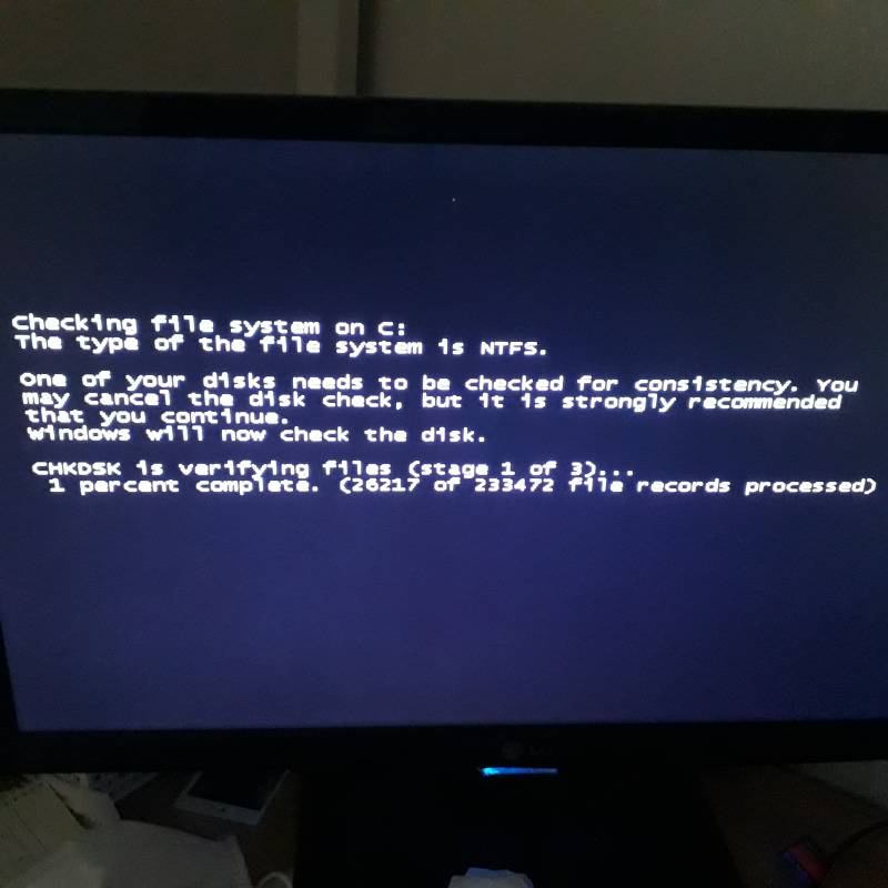 혹시 컴퓨터 이거 왜이러는지 아는 익.... | 인스티즈