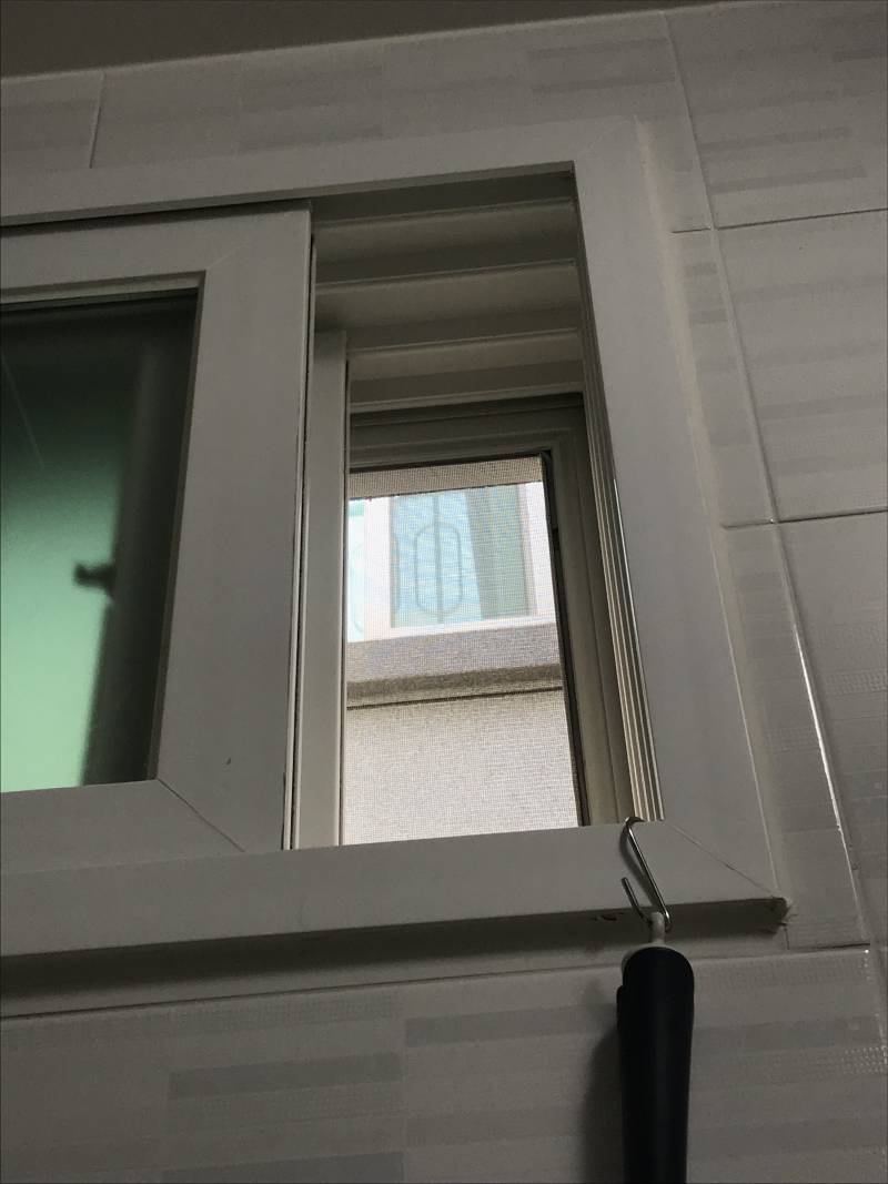 화장실 변기에서 윗집 창문이 보이거든? | 인스티즈