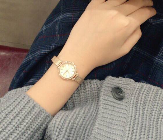 익인들아 내 로이드 시계쫌 골라조ㅠㅠㅠㅠㅠ사진 있오ㅠㅠㅠ | 인스티즈