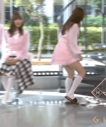 지압슬리퍼 신고 춤추는 아이돌 | 인스티즈