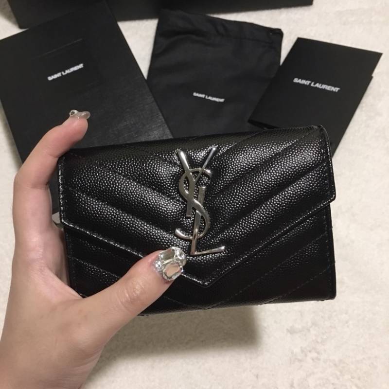 오후에 생로랑 지갑 골라달라던 익인데..다시 | 인스티즈