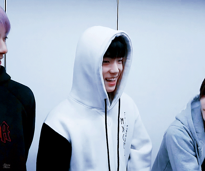 [잡담] 세븐틴도 진짜 어릴 때 데뷔했다 싶은게 내년에 10년찬데 막내 26살임 | 인스티즈