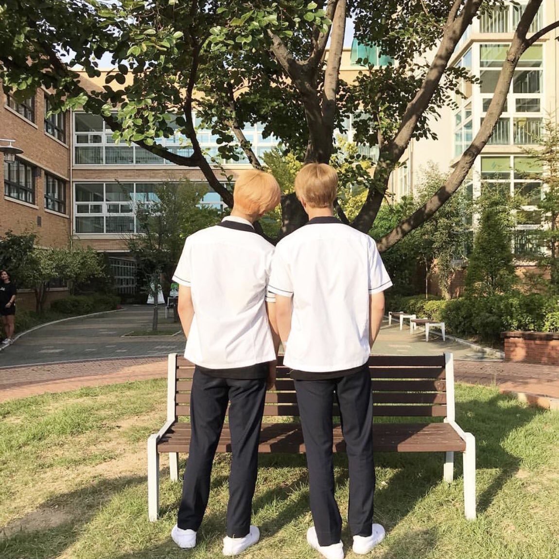 ㄱ 🦊 : 사랑해. 내가 사랑하는거 알지? 🐶 : 하지마..(찰싹) | 인스티즈