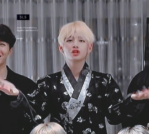 방탄소년단 팬들 연말에 다시 보고 싶은 의상 셋 중에 머?🤔 | 인스티즈