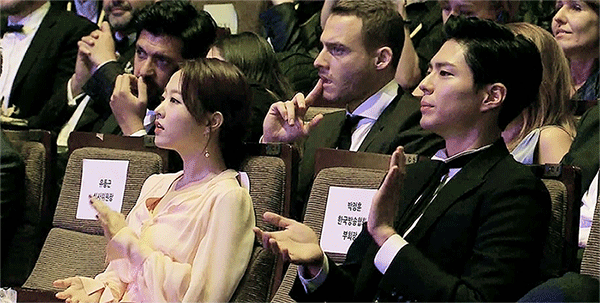 박보영 박보검 시상식? 에서 투샷 잠깐 잡혔는데 미침ㅋㅋㅋ | 인스티즈