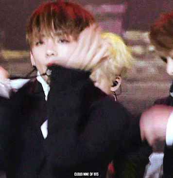 방탄 뷔 항상 잘생겼지만 16년도 연말은 사람 얼굴이 아니다 | 인스티즈