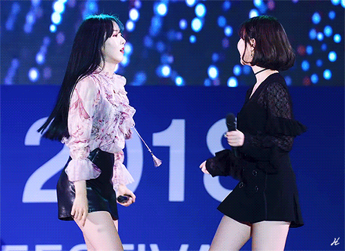 오늘 신비랑 은하 거의 최초로 무대에서 사이좋아짐 | 인스티즈