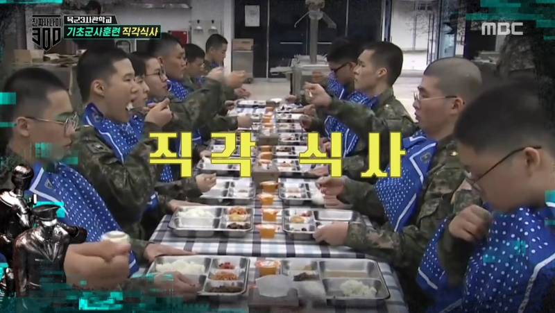 기타) 한국 군대만 밥 먹을떄 이런식으로 먹는 이유는????????????? | 인스티즈