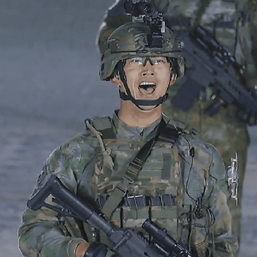 남자들도 멋지다고 난리난 오늘 국군의날행사에 등장한 아이돌ㄷㄷ.jpgif | 인스티즈