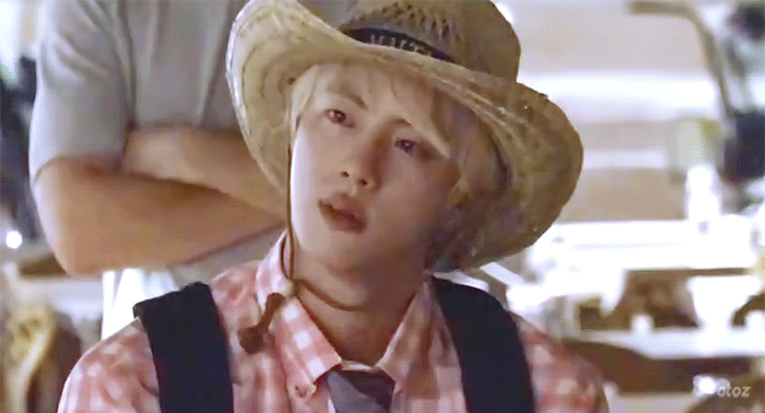 방탄 정국 해외에서 버스킹하는거 쳐다보는 진 봐봐 | 인스티즈