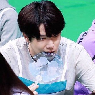 김동한 ㄹㅇ 강아지 아니야?????????¿ | 인스티즈