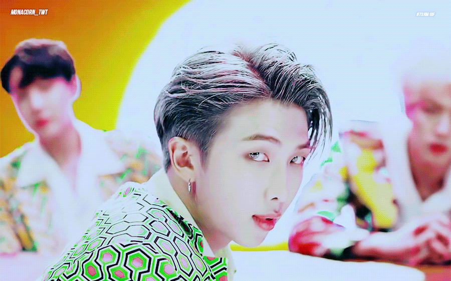 방탄은 전체적으로 얼굴들이 짙지?않아?분위기가 진한?빅히트상... | 인스티즈