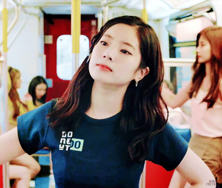 걸그룹 뮤직비디오 중 가장 충격적인 등장 | 인스티즈