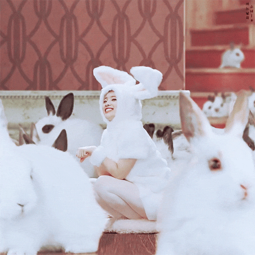 걸그룹 뮤직비디오 중 가장 충격적인 등장 | 인스티즈