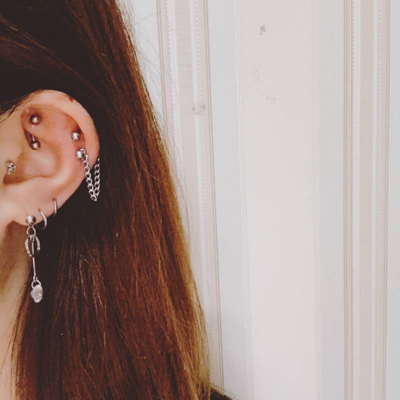 익들아 피어싱에 체인 뺄까 말까 | 인스티즈