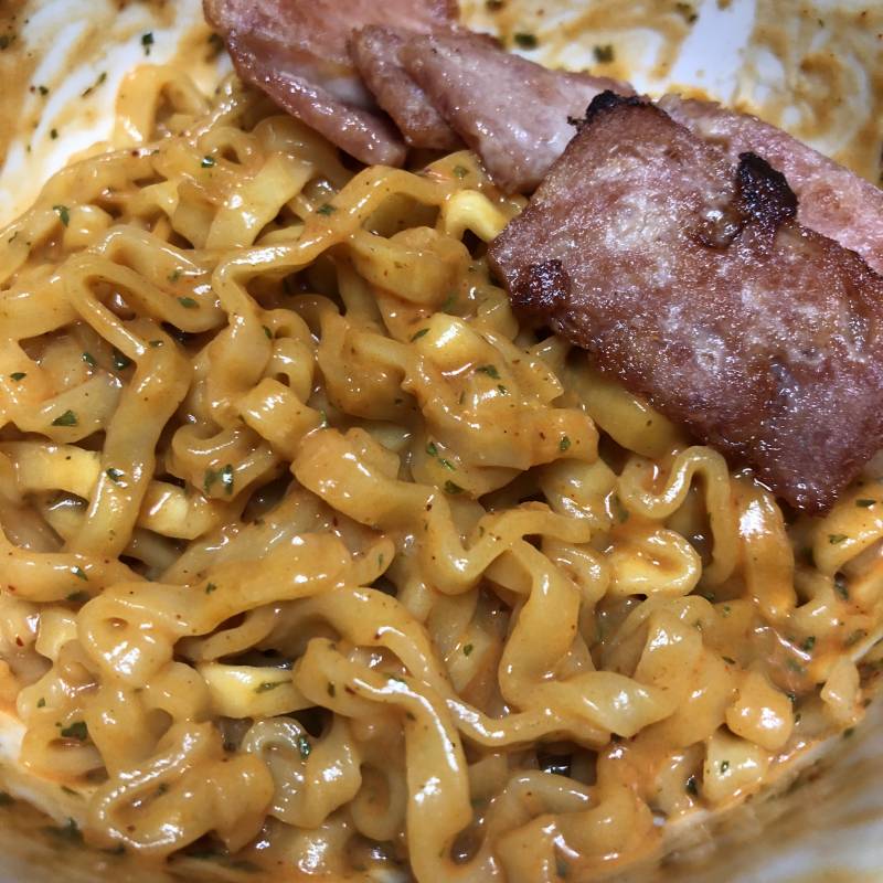 김쓰니 라면 먹으면서 우는중 ㅠㅠㅠㅠㅠㅠ | 인스티즈