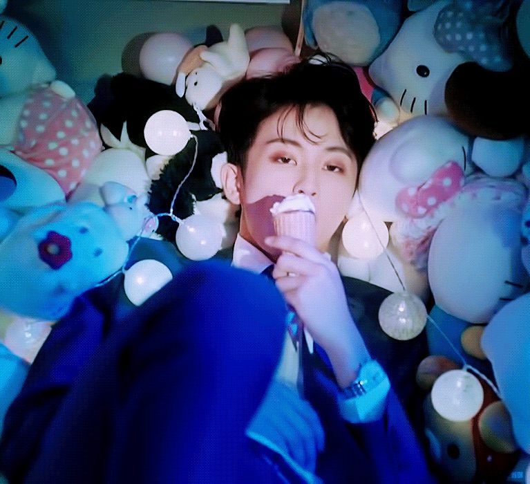 내가 에셈이었어도 너 데리고 온갖 컨셉 다 시도했을거야 | 인스티즈