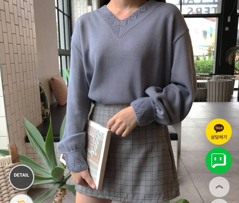 둘 중 뭐 살깡? 민증 사진 찍을 때 입을 옷이야 | 인스티즈