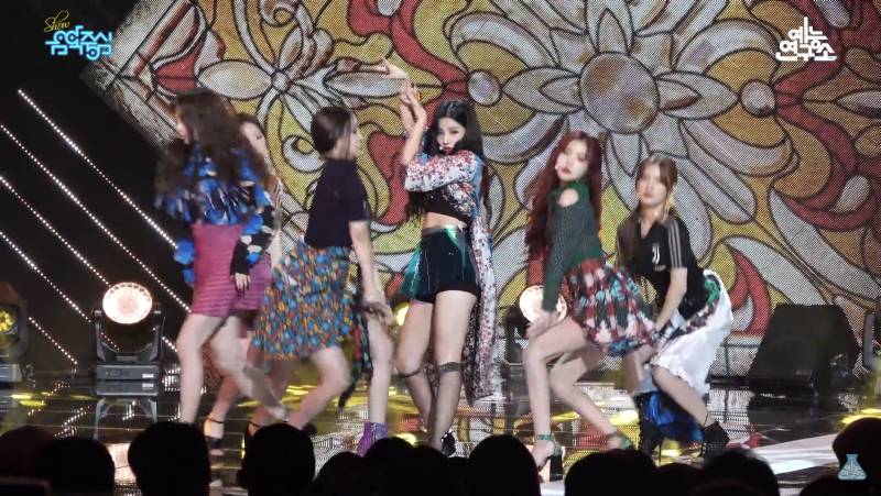 가운처럼 걸치는 옷 이름 아는 익ㅠㅠㅠㅠ | 인스티즈